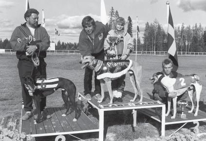 Elitloppet 1992 i Älvsbyn. Segrare Spiffy Spider, Conny Tellnor, SDA, assisterad av Linda Johansson, tvåa Nicos, Bo Ländin, SHS, trea Ugly Bug, Michael Olsson, MiHK.