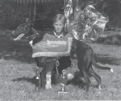 Golden Shadow, 26 p, fyra Grand Samanta, 25 p, femma Spiffy Spider, 23 p. Whippetserien vanns av Elvis lvis, 78 p, tvåa Adonis, 42 p, trea Bright Blue, 32 p.
