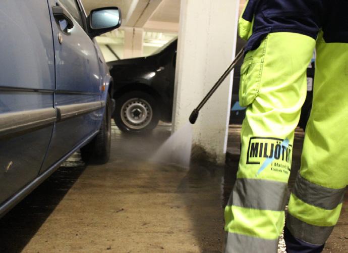Med brunnstätningar, absorberingsmedel och oljesaneringsvätska (mikroemulsion) i våra fordon kan vi snabbt vara på plats då olyckan är framme.