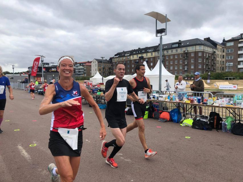 Start och mål var placerat vid cityarenan på Gröningen och banan utgjordes av en flack femkilometers varvbana som inleddes med löpning norrut längs stadens vackra strandpromenad.