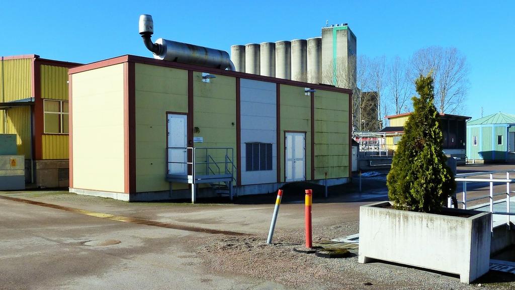 Figur 6. Byggnad för reservkraftverket. Foto: Michael Kämpenberg. 1.6.7 Byte av värmeväxlare till rötkammarna På Kungsängsverket värms rötkamrarna upp av varsin värmeväxlare.