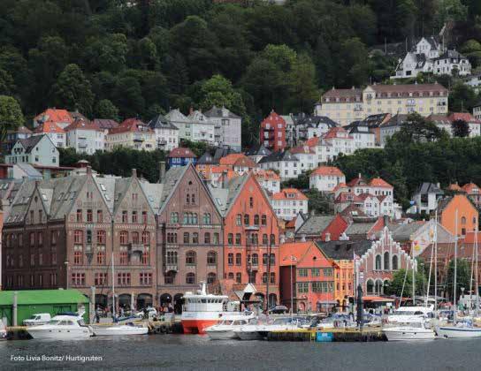 Trondheim grundades av vikingkonungen Olav Tryggvason redan år 997, och trots att det idag är Norges tredje största stad har man lyckats behålla sin gemytliga charm.