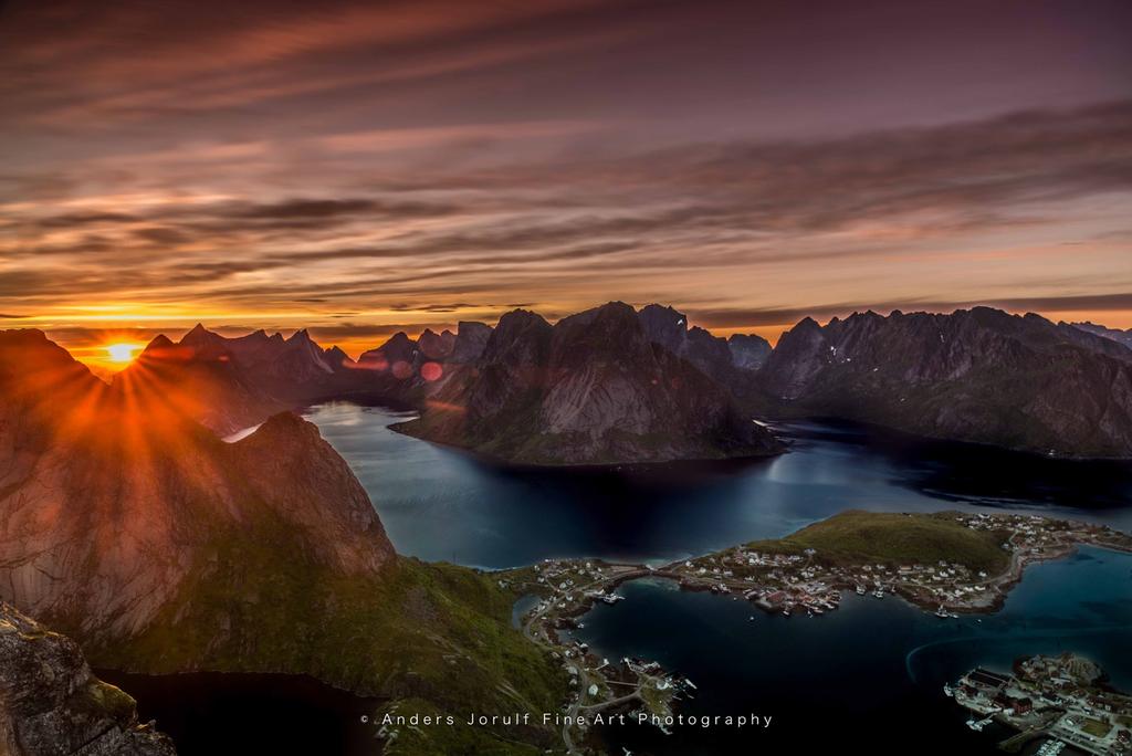 Välkommen på Fotoresa till Lofoten Välkommen Härligt att ha Dig och Er med på denna resa upp till Lofoten där vi kommer att få uppleva storslagen natur med fotografiska möjligheter och god mat direkt