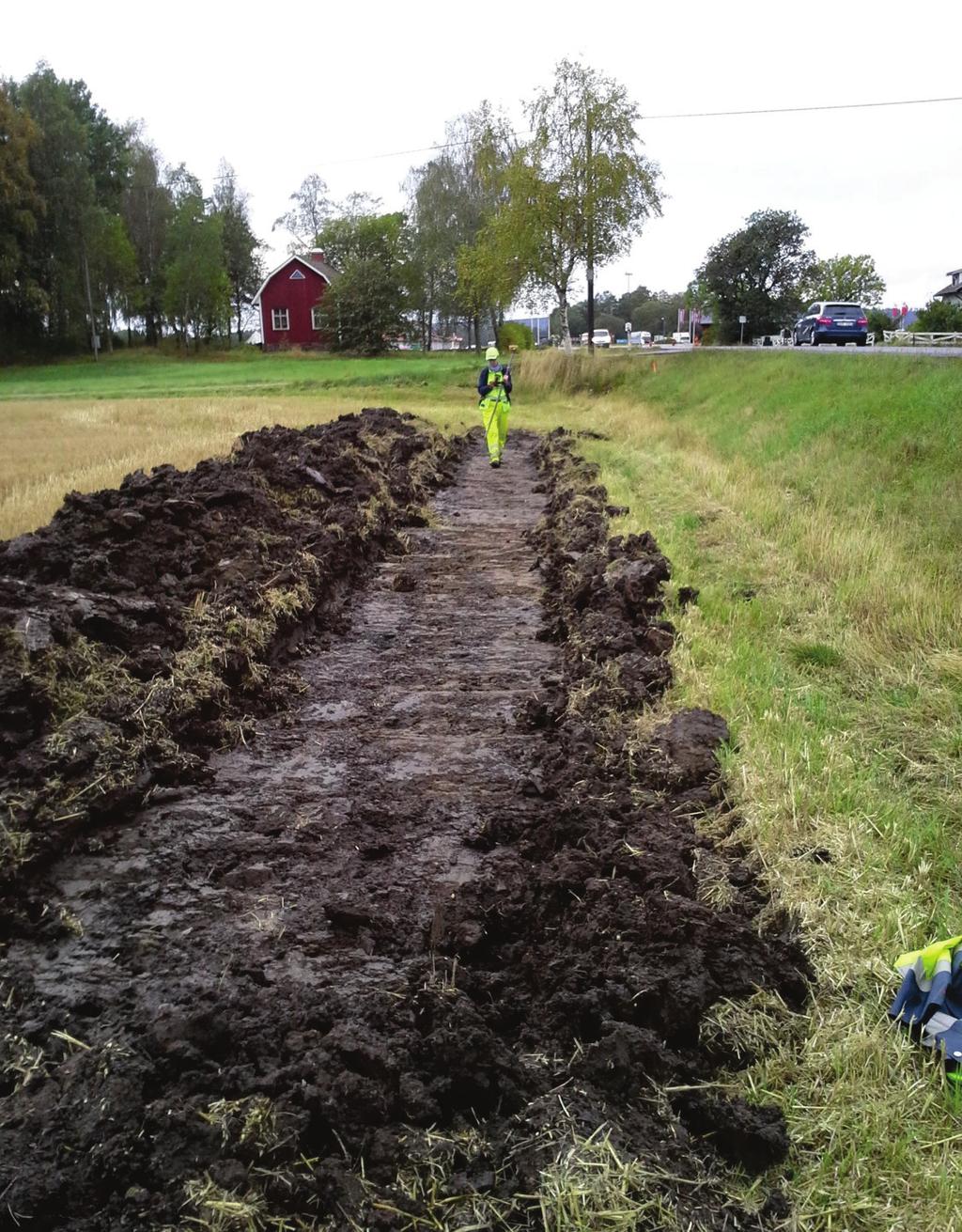 Sammanlagt drogs 19 sökschakt. Dessa var mellan 22 och 67 meter långa, ca 1,5 meter breda och mellan 0,2 0,5 meter djupa.