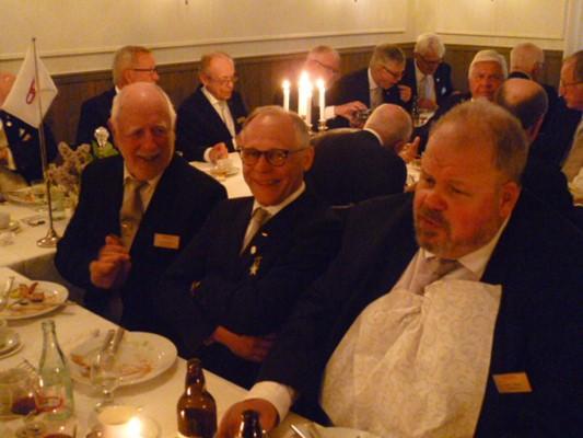 FS anmälde 10 stycken ej gottstående bröder (skärpning anbefalles) samt inbetalning av diverse bidrag SM håller i kassan blott 1 950 kr i utbetalningar denna period.