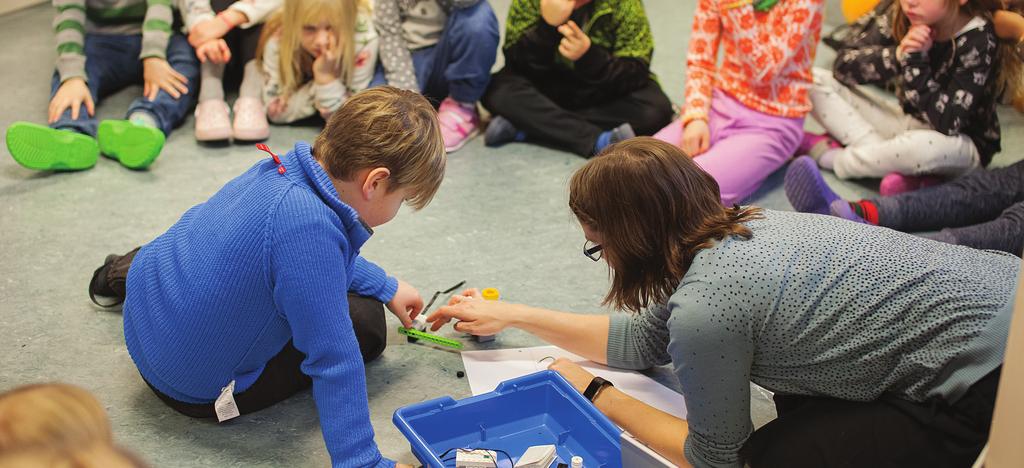 INLEDNING FIRST LEGO League Jr. är ett forsknings- och teknikprojekt där vi låter barn i åldrarna 6 9 år möta en spännande värld av vetenskap och teknik.