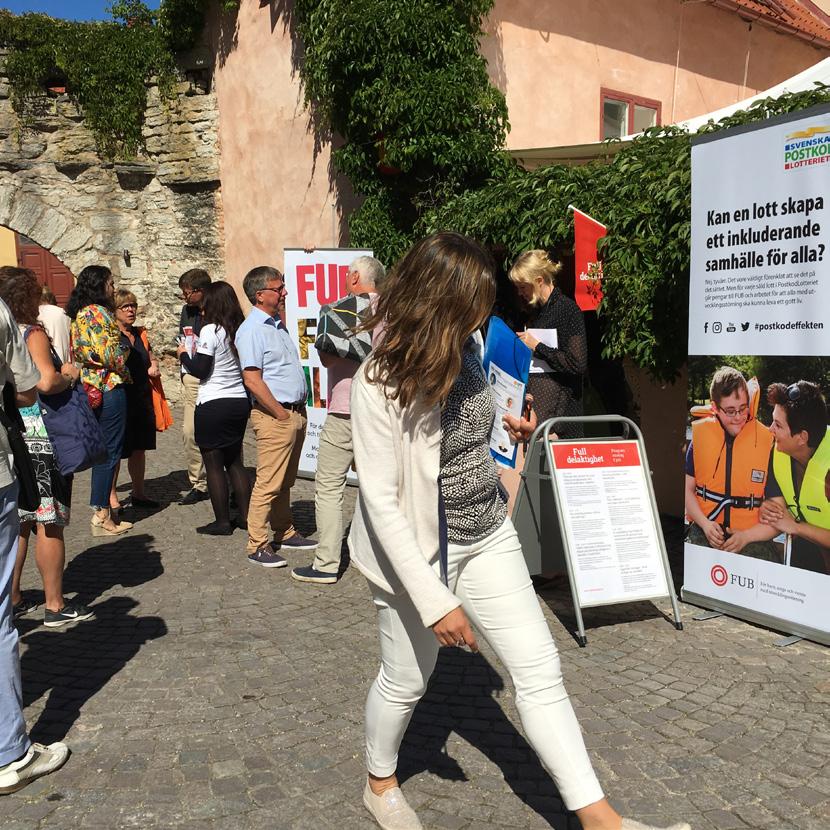 Almedalen FUB väcker intresse Manifestation på internationella funktionshinderdagen Riksförbundet FUB medverkade vid manifestationen för LSS och assistansersättningen, som ägde rum i Stockholm på den