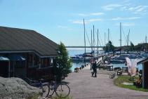 net/akstugor 52 m 2 stugor med veranda, bilgarage, två sovrum, elbastu, duschrum, WC,