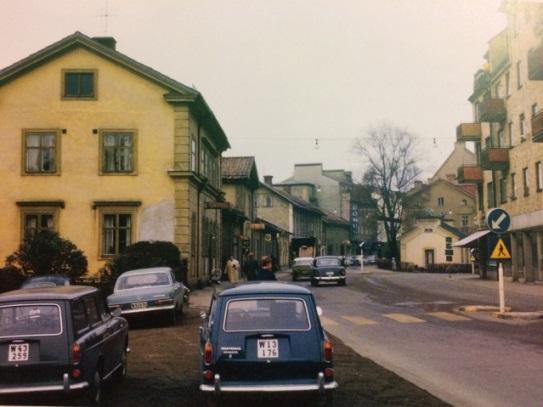 Bottenvåningen var vanligen utformad som en sockelvåning och var avskild från överliggande våning med listverk eller avvikande fasadmaterial.