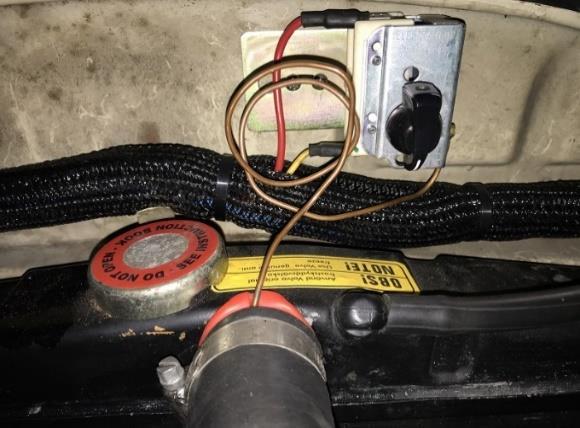 Elektrisk kylfläkt En elektrisk kylfläkt av fabrikatet Kenlowe är placerad mellan kylarmaskeringen och kylaren i bilens front och hjälper till att hålla rätt arbetstemperatur på motorn även vid höga