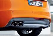 I ljust orange morrar Audi TTS ilsket på raksträckan och vill genast ta befälet.