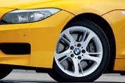 BMW:n kändes lite tung och styrningen var ovanligt känslofattig jämfört med Porsches kommunikativa och reptilsnabba dito.