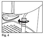 Kontrollera att ångröret sitter på plats. Plastmuttern dras åt för hand genom att vrida i pilens riktning (Fig.4).