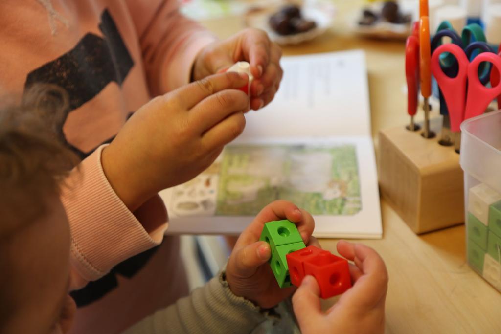 Mål Förskolan stimulerar och utmanar barnet i dess utveckling och lärande. Grundskolan utvecklar alla elevers kunskaper så långt som möjligt. I förskolan och grundskolan är barn och elever trygga.