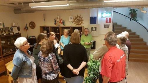 jättefina men tiden blev för knapp så refrängen har gruppen lovat att komma med i efterhand. Den som väntar på något gott.