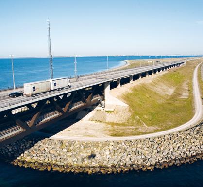 Utsköljning av främmande ämnen Regnvatten leds från bron och Peberholm ut i Öresund. I det sammanhanget sköljs ämnen bort från vägbanan, konstruktionen, bilarnas däck och trafikens avgaser.