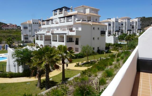 Bilder Utsikt över poolområdet från den 32 kvm stora terrassen, som ligger i