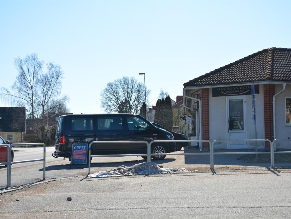 Planförslag och konsekvenser: Förslaget innebär att den yta som ligger närmast husfasaden och som idag utgörs av kvartersmark övergår till allmän platsmark GÅNG.