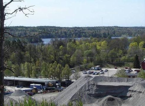 8 (13) S-Dp 2007-39625-54 Kulturmiljö På den östra och norra sidan av berget finns murrester av en fornborg från förhistorisk tid (RAÄ Brännkyrka 159:1).