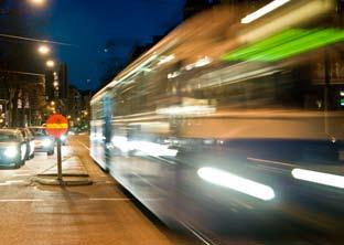Riktlinjer Hållbar stadsutveckling En väl utbyggd kollektivtrafik är en av grundstenarna i en ekologiskt hållbar stad. Gröna tak blir ett attraktivt komplement i en tät stad.