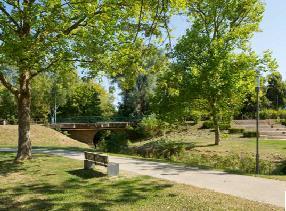 PARKPROMENADEN Parkpromenaden är ett sammanhållet gångstråk som löper längs