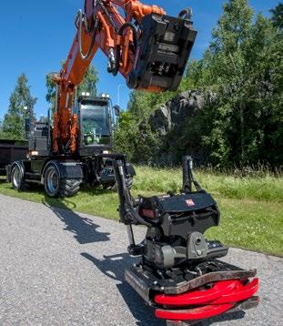 Gustav Holmberg har kromat avgasrör på sin grävare. Maskinerna ska vara rätt utrustade för sina uppgifter och förarna ska kunna få maskinerna i ett utförande som de bestämmer!