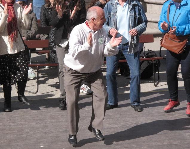 Söndag 28 april firades Dansens Dag i Kungsträdgården då bland andra Söderringen medverkade med utlärning av några smådanser samt en schottisoch hamboskola.