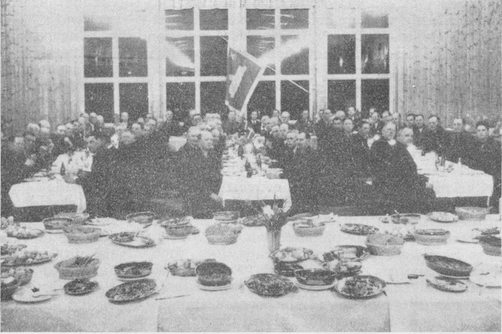 Utdrag ur årsberättelser och protokoll för åren 1936-1947 Middag efter invigningen av fanan den 16 mars 1947.