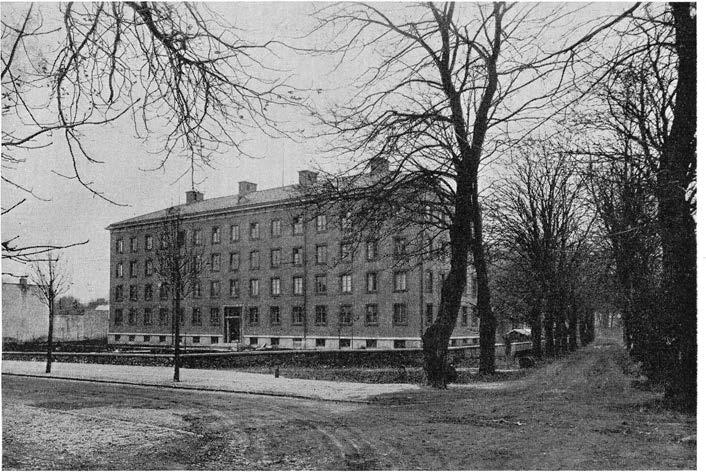 Fig. l. Nya institutionsbyggnaden fö1 geografi och geologi från nm dost. The building of the geographical and geological institutes of the University of Lund from NE. - E. Grotlu\n foto nov. 1931.