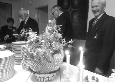 Eläkeliitto Paraisten yhdistys firade sina 15 år Ordförande Mikael Reuter och undertecknad uppvaktade den finska pensionärs-föreningen på deras 15-års fest den 28.11 i Brankis.