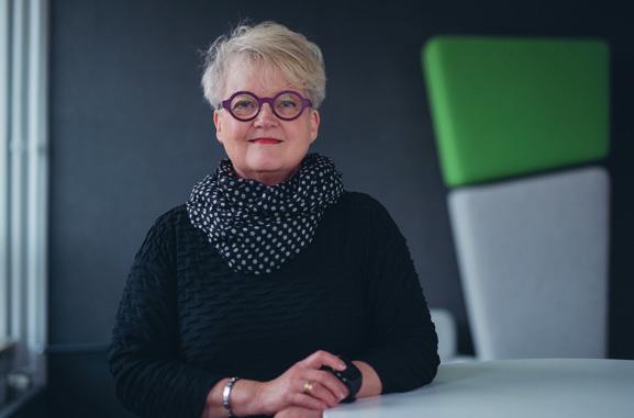 Generaldirektören fastställer revisionsplanen och beslutar om de berättelser som lämnas till riksdagen i form av riksdagsärenden samt om revisionsinstruktioner och andra frågor som är relevanta för