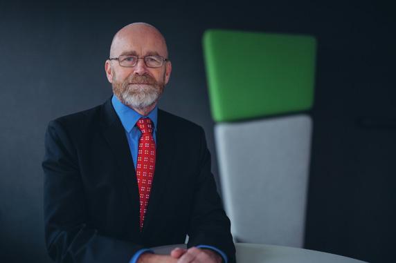 Tillsammans med revisionsenheterna bereder administrationsenheten verkets verksamhets- och ekonomiplan och budgetförslag och ger juridiska råd samt bistår de övriga enheterna.