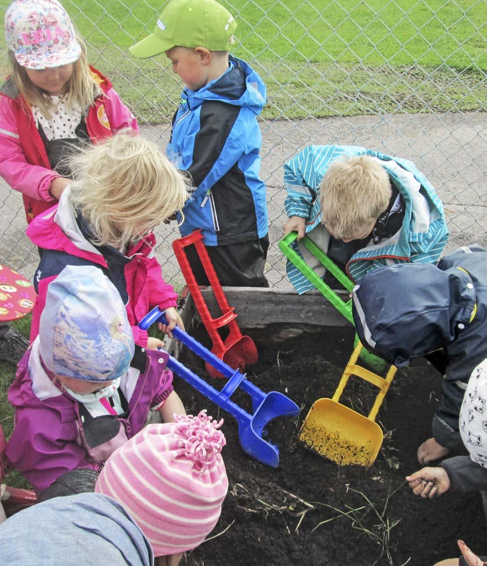 76 Nyckeltal 2016 2017 Förskola, tkr per barn 105 104 Pedagogisk omsorg, tkr per barn 101 - Fritidshem, tkr per barn 29 27