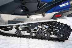 Vi körde med Yamahas Tuner II-skidor med dubbla kölar och en Ripsaw-matta, båda väldigt ledorienterade och väldigt bra på just detta.