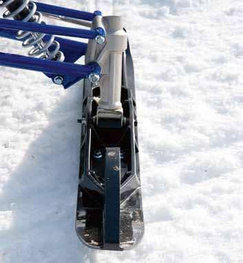 Då detta främst är en ledtourer och ingen äventyrsmaskin tycker vi att det är ett bra val att endast ändra karaktären hos mattan 12 SNOWMOBILE.