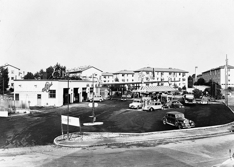 Sida 4 (14) Bodorff. Riksbyskolan, som ritades av arkitekt Paul Hedqvist, var en av de största folkskolorna i Bromma och togs i bruk 1944.