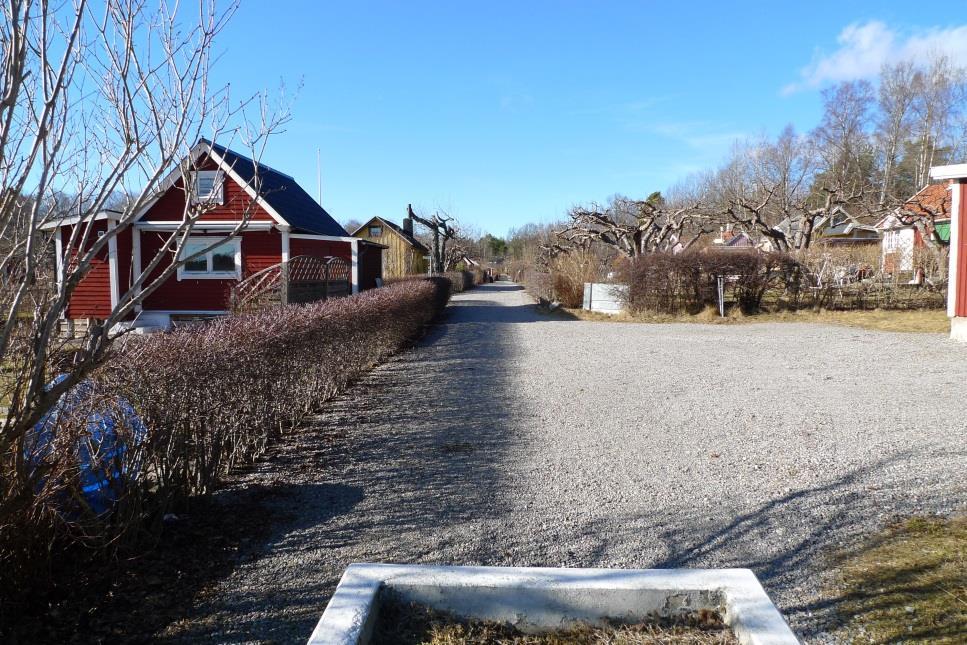 Sida 6 (14) Glia landsväg löper genom koloniområde Kortenslund. Foto, Magnus Rönn, SSM Bostadsområdena inom planområdet karakteriseras av 2-3- vånings smalhus, väl inpassade i topografin.