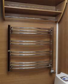 o o 190 liters kylskåp och instegsgarderob x x x x x x x Laminatskiva borstad aluminium till kylskåp x x x x x x x x x x x x x x x x x x x x x x x x x x Instegsgarderob och TV-hurts.