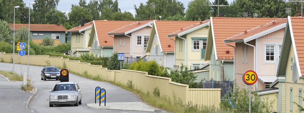 Ny bebyggelse på landsbygden ska i första hand utvecklas i anslutning till befintlig sammanhållen bebyggelse inom de bebyggelsestråk som översiktsplanen pekar ut.