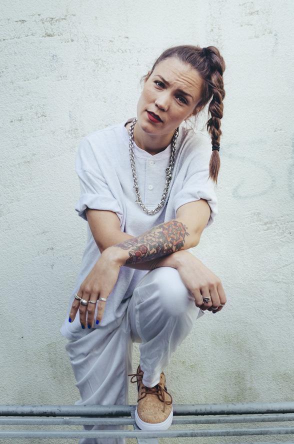 Hon mixar det hetaste inom hiphop, dancehall och Afrobeats!