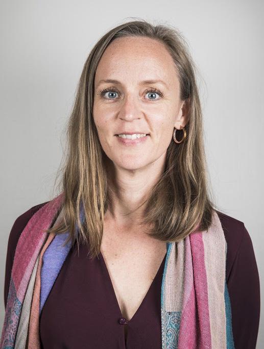 Solsimulatorns ljuspaneler ger både ljus och skön värme som besökarna upplever ger välbefinnande. I solrummet ligger de farliga UV-vågorna på en kontrollerad nivå som inte innebär hälsorisker.