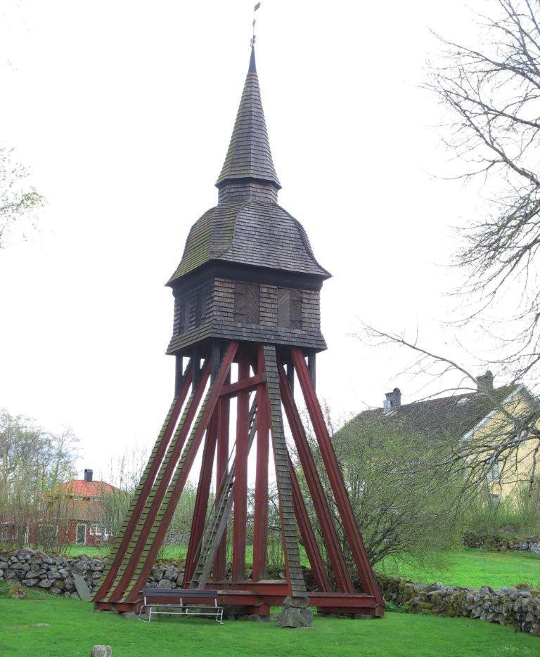 Kyrkan skall ursprungligen ha haft ett västtorn, men detta rasade i samband med att danska styrkor stack kyrkan i brand 1568.