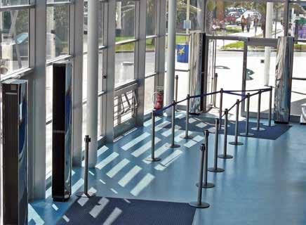 R Designad luftridå med smarta funktioner, för exklusiva entréer Rekommenderad installationshöjd 3 m* är avsedd för exklusiva butiksentréer och andra miljöer med höga krav på design, ljudnivå och