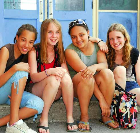 Redan på kvällen för grundskolans avslutning arrangeras den stora avslutningsfesten Schools Out som i år ger sommarlovet en rivstart med fri entré under arrangemangets första timmar.