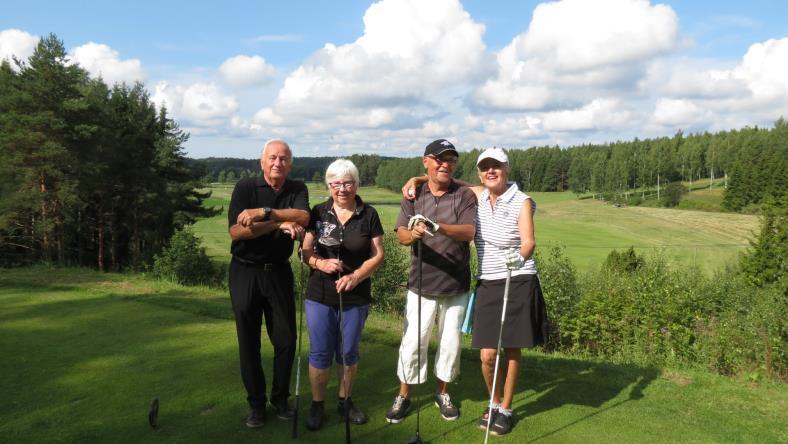 Torsdagen den 17 augusti ordnade damerna scramble med herrarna. Tävlingen spelades på 9 hål och därefter lunch tillsammans med prisutdelning. Vi var totalt 33 st som deltog.