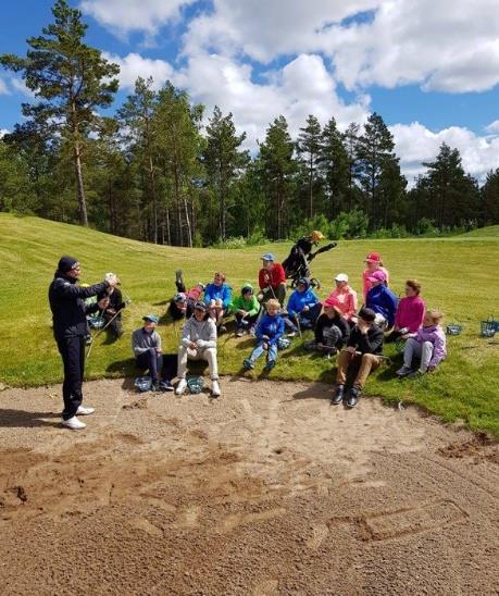 beröm under träningspassen. I år ha vi tränat mycket på Prinsessan med korta slag. Vi har också spelat på Prinsessan minst en gång under säsongen.