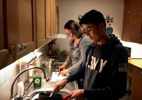 10 6 januari 12 januari 2018 Täby Nyheter TÄBY HEMMA HOS. Malin Diallo har startat Facebookgruppen Frivilliga Familjehem i Täby. Najibullah Karimi bor hemma hos henne.