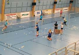 Täby RacketCenter erbjuder fasta tider alla dagar i veckan i badminton och squash. Gruppträning eller spel i motionsserie?