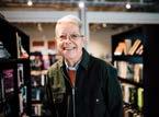 GÅ IN PÅ FACEBOOK OCH TYCK TILL! Tidningen Årsta/Enskede VILL NÅ ALLA. Bibliotekarien Jessica Pellegrini, bibliotekarie hoppas att kulturhuset blir ett ställe för ung som gammal.
