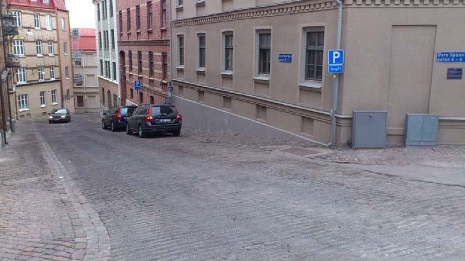 Vid Sankt Eriksgatan finns det 30 platser för personbilar. Då halva ytan för parkering är avstängt pga.